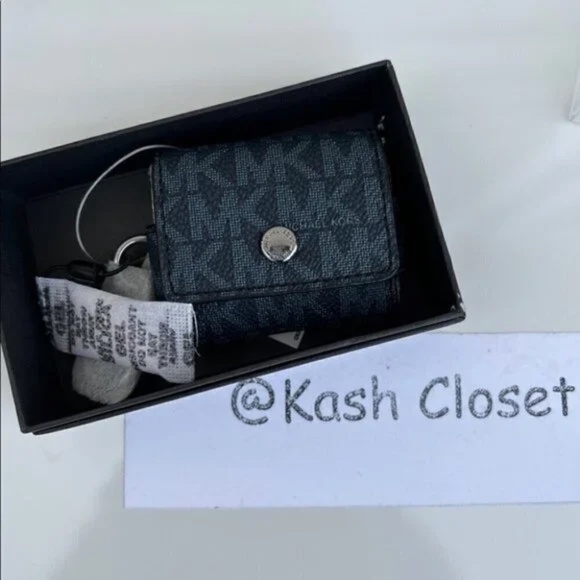 Michael Kors MK Expandable Earbud Case - Admiral /Pale Blue - Picture 2 of 5
